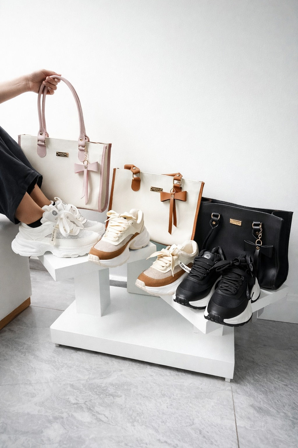 DUO PREMIUM BOLSO COQUETTE +TENIS TANY   PARA MAMA