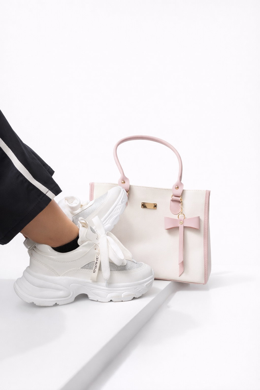 DUO PREMIUM BOLSO COQUETTE +TENIS TANY   PARA MAMA