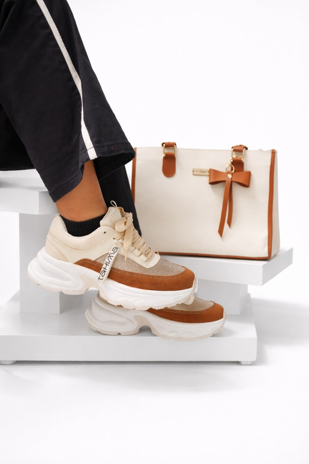 DUO PREMIUM BOLSO COQUETTE +TENIS TANY   PARA MAMA